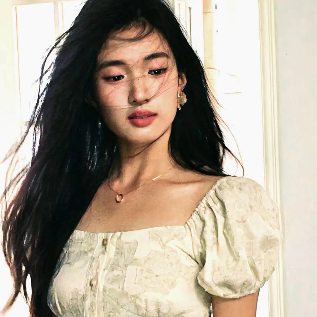 芙蓉映照千秋岁